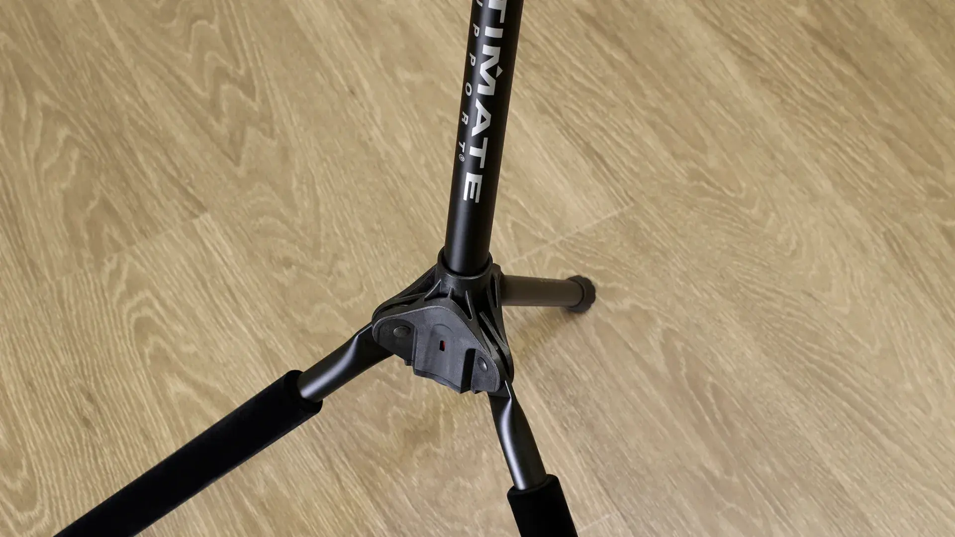 Gs 1000pro 15 Lggenesisseriesplusguitarstandswithoneclickpush Buttonlockinglegmechanism 3000x Gs 1000pro 15 Lggenesisseriesplusguitarstandswithoneclickpush Buttonlockinglegmechanism 3000x