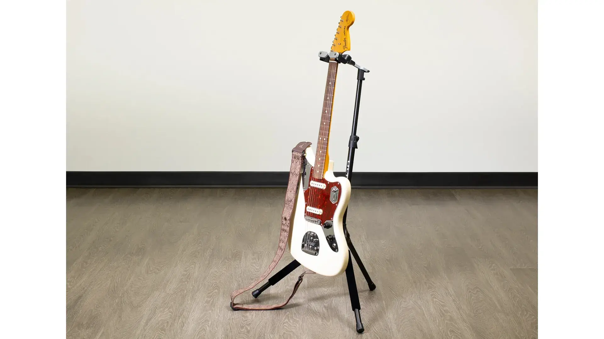 Gs 1000pro 02 Lggenesisseriesplusguitarstandswithoneclickpush Buttonlockinglegmechanism 3000x Gs 1000pro 02 Lggenesisseriesplusguitarstandswithoneclickpush Buttonlockinglegmechanism 3000x